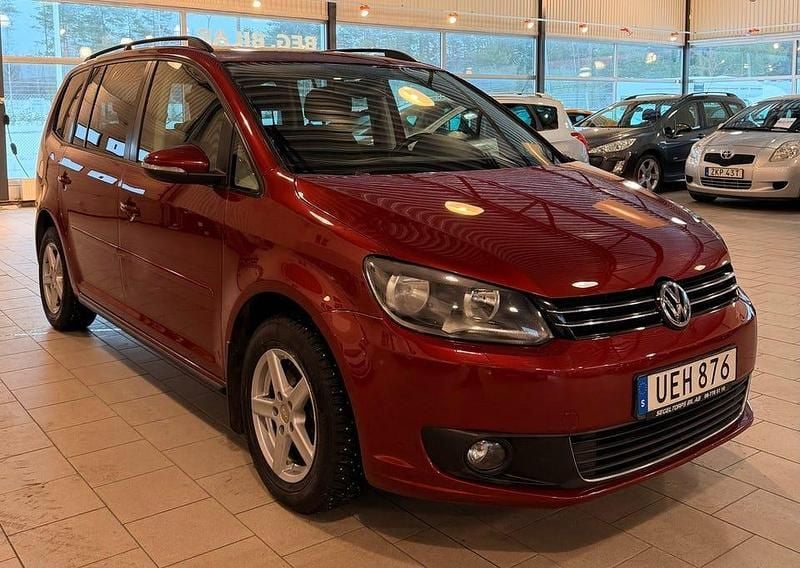 Begagnad VW Touran 105 HK (77 kW) 2013 Röd Minibuss