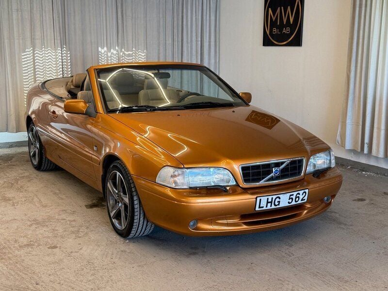 Gul Begagnad 2000 Volvo C70 Cab | 124 900 kr (Dyr) - Bild 1/4