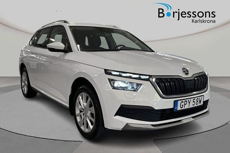 Vit Begagnad 2022 Skoda Kamiq Style SUV | 209 000 kr (Marknadspris) - Bild 1/4