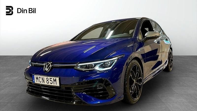 Lapiz blue metallic Begagnad 2023 VW Golf VIII R Kombi | 489 900 kr (Dyr) - Bild 1/4