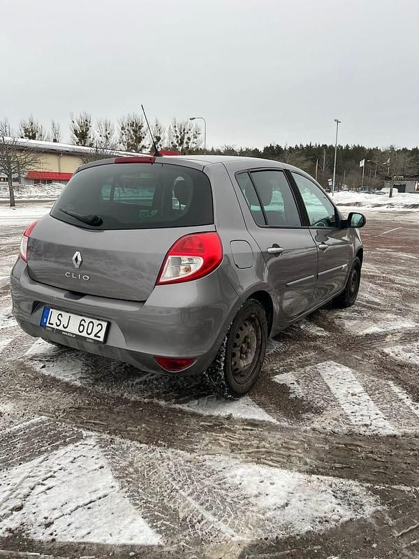 Begagnad Renault Clio R.S. 75 HK (55 kW) 2011 Halvkombi