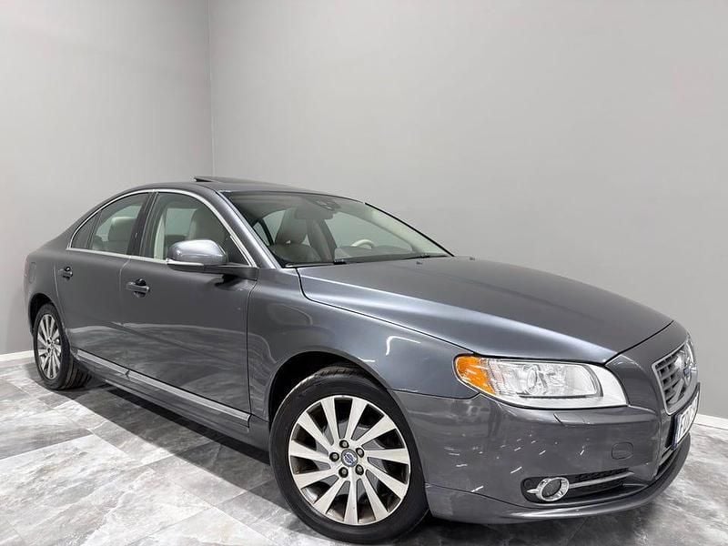 Grå Begagnad 2012 Volvo S80 Summum Sedan | 104 900 kr (Marknadspris) - Bild 1/4