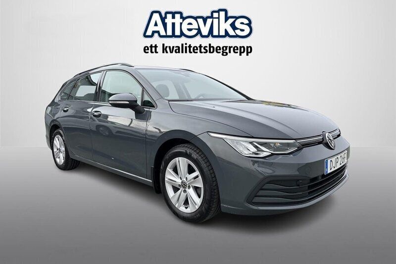 Grå Begagnad 2021 VW Golf VIII Kombi | 219 900 kr (Superpris) - Bild 1/4