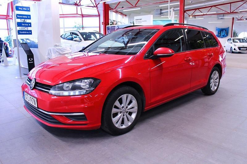 Röd Begagnad 2019 VW Golf VII Kombi | 144 000 kr (Marknadspris) - Bild 1/4