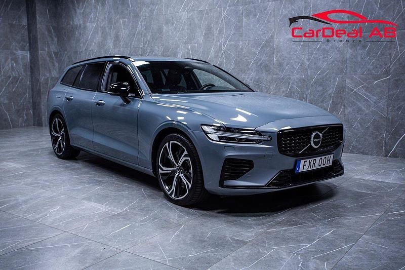 Grå Begagnad 2022 Volvo V60 Plus Kombi | 399 800 kr (Marknadspris) - Bild 1/4