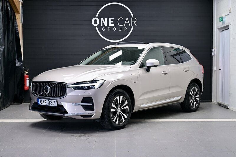 Begagnad Volvo XC60 Core 399 HK (293 kW) 2022 Ljusgrå SUV
