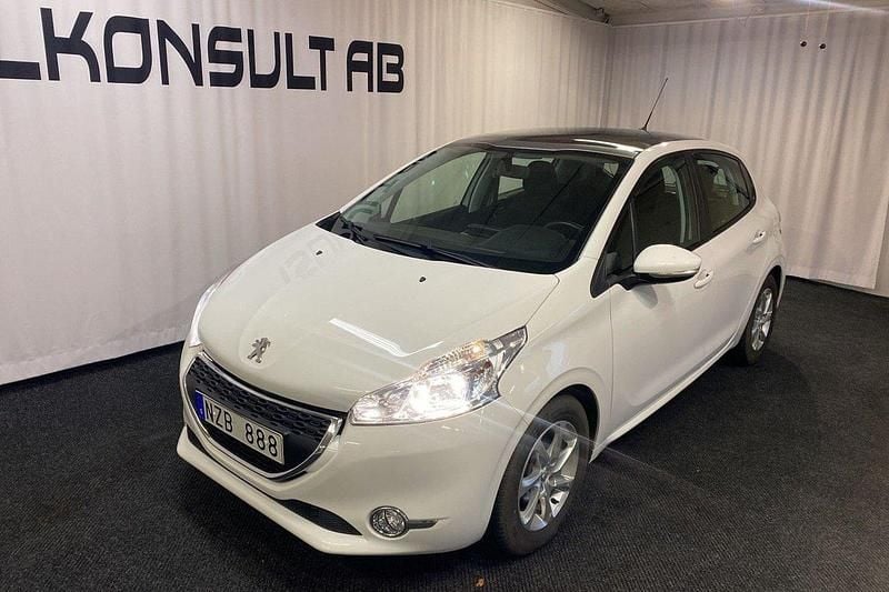 Vit Begagnad 2013 Peugeot 208 Active Halvkombi | 69 000 kr (Marknadspris) - Bild 1/4