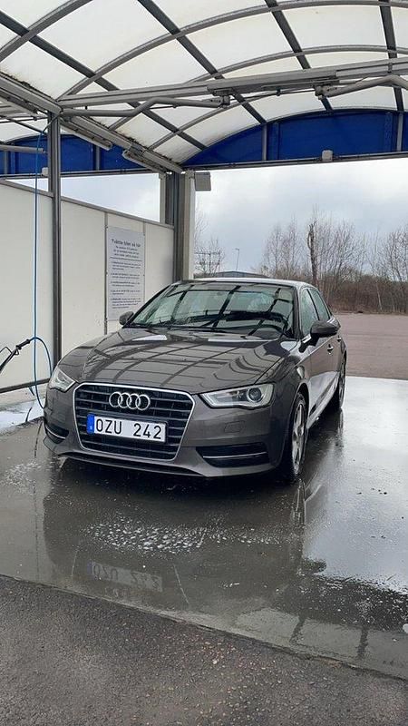 Grå Begagnad 2014 Audi A3 Sportback Halvkombi | 80 000 kr (Marknadspris) - Bild 1/4
