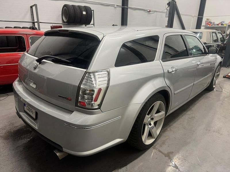 Begagnad Dodge Magnum 431 HK (317 kW) 2007 Silver Kombi