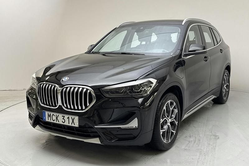 Svart Begagnad 2021 BMW X1 xLine SUV | 289 000 kr - Bild 1/4