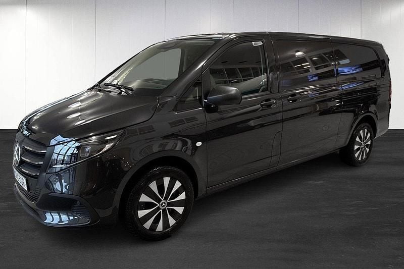 Mörkgrå (black) Ny 2025 Mercedes Vito Van | 731 125 kr (Dyr) - Bild 1/4