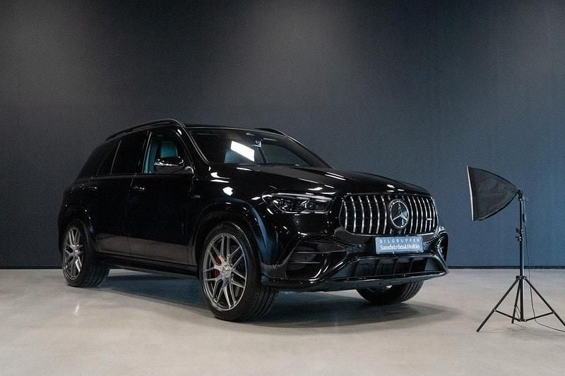 Svart (obsidiansvart metallic) Begagnad 2024 Mercedes GLE53 AMG AMG SUV | 1 095 000 kr - Bild 1/4