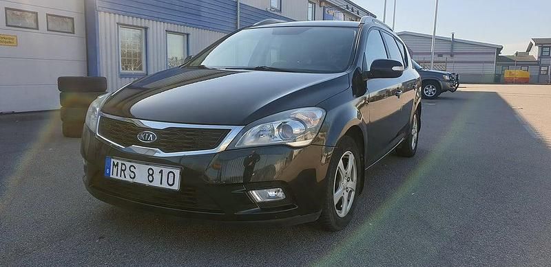 Svart Begagnad 2011 Kia Ceed Halvkombi | 59 900 kr (Marknadspris) - Bild 1/4