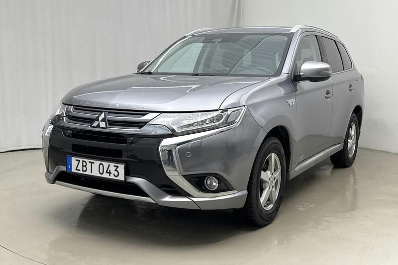 Grå Begagnad 2018 Mitsubishi Outlander SUV | 209 000 kr - Bild 1/4