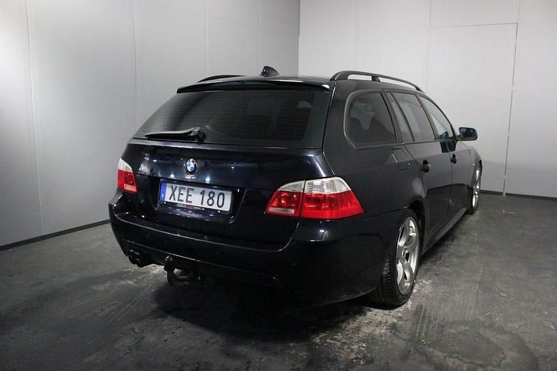 Begagnad BMW 523 M Sport 177 HK (130 kW) 2006 Svart Kombi