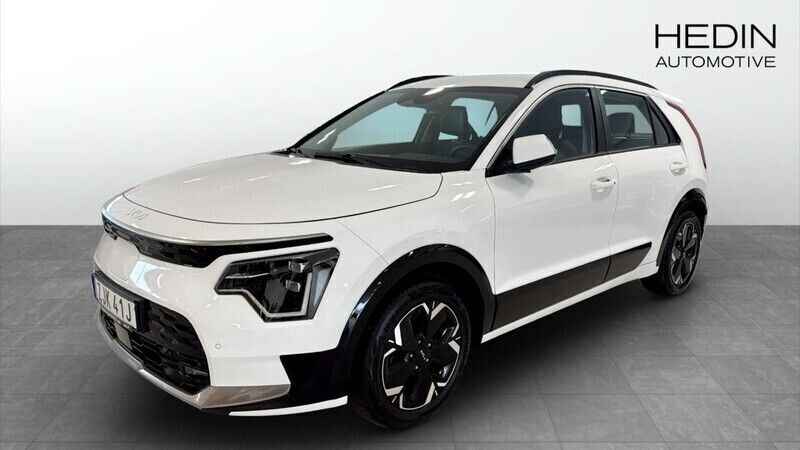 Vit (white) Begagnad 2022 Kia e-Niro SUV | 304 900 kr (Lite dyr) - Bild 1/4