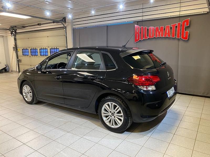 Begagnad Citroën C4 Feel 120 HK (88 kW) 2016 Svart Halvkombi