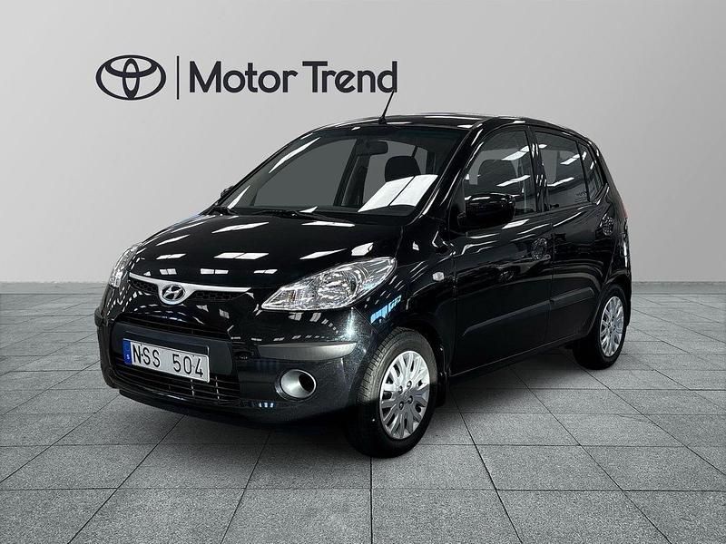 Svart Begagnad 2010 Hyundai i10 Halvkombi | 39 000 kr (Marknadspris) - Bild 1/4