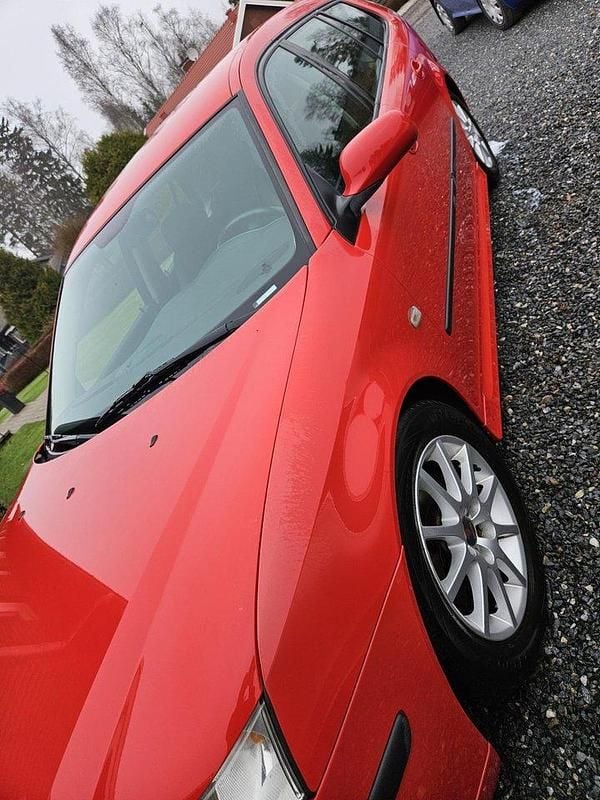 Röd Begagnad 2007 Saab 9-3 Linear Kombi | 19 500 kr (Superpris) - Bild 1/4