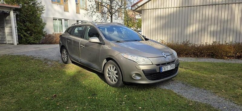 Brun Begagnad 2010 Renault Mégane GrandTour Kombi | 24 000 kr (Lite dyr) - Bild 1/4