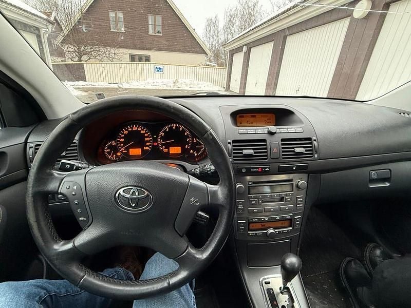 Begagnad Toyota Avensis 147 HK (108 kW) 2004 Kombi