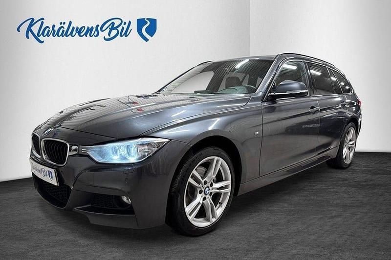 Grå Begagnad 2015 BMW 320 M Sport Kombi | 159 900 kr (Marknadspris) - Bild 1/4
