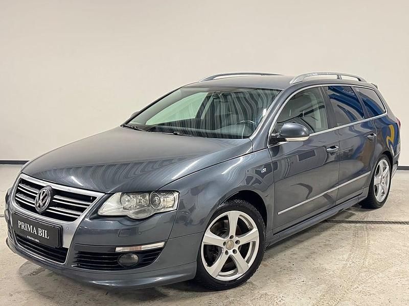 Grå Begagnad 2010 VW Passat R-line Kombi | 54 900 kr (Lite dyr) - Bild 1/4