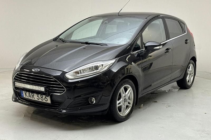 Svart Begagnad 2016 Ford Fiesta Titanium | 108 000 kr (Marknadspris) - Bild 1/4