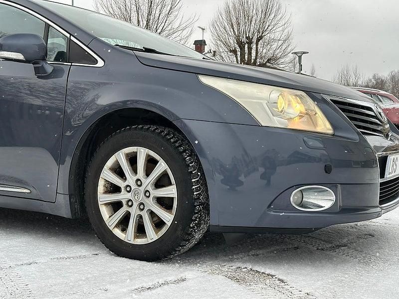 Begagnad Toyota Avensis Business Edition 152 HK (111 kW) 2010 Blå Kombi