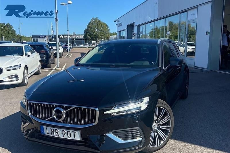 Svart Begagnad 2021 Volvo V60 Inscription Kombi | 319 900 kr (Marknadspris) - Bild 1/4
