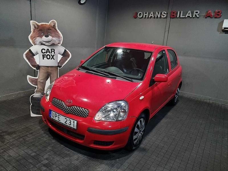 Röd Begagnad 2003 Toyota Yaris Halvkombi | 24 900 kr (Marknadspris) - Bild 1/3