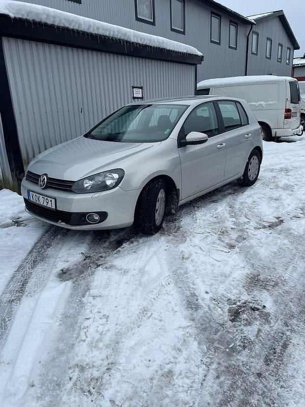 Begagnad VW Golf VI 102 HK (75 kW) 2011 Halvkombi