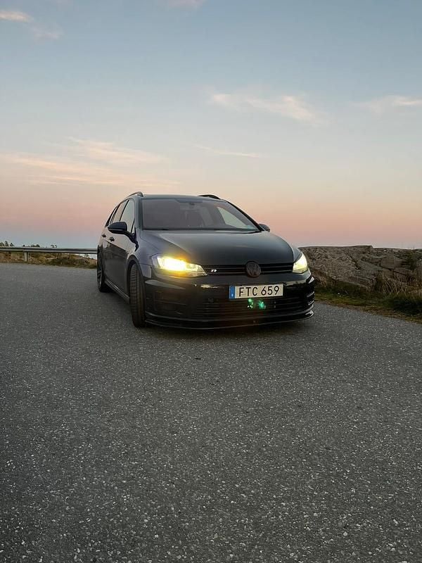 Begagnad 2015 VW Golf VII R Kombi | 180 000 kr (Bra pris) - Bild 1/4