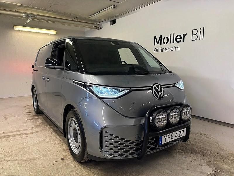 Mono silver metallic Begagnad 2024 VW ID. Buzz Minibuss | 499 000 kr (Marknadspris) - Bild 1/4