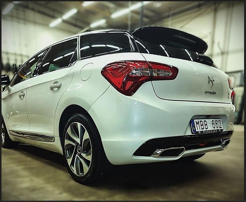Begagnad Citroën DS5 163 HK (119 kW) 2012 Pearl white metalic Halvkombi
