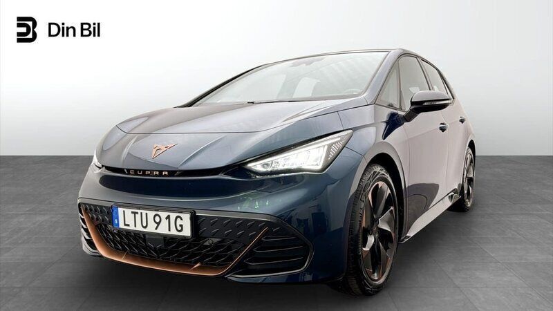 Ljusgrå (grå) Begagnad 2022 Cupra Born e-Boost Halvkombi | 309 900 kr (Marknadspris) - Bild 1/4