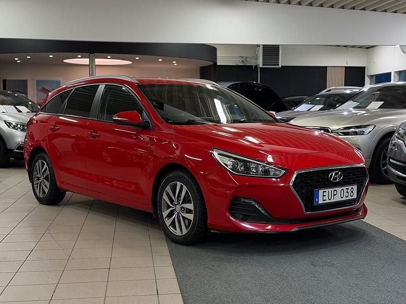 Begagnad Hyundai i30 Trend 120 HK (88 kW) 2018 Röd Kombi