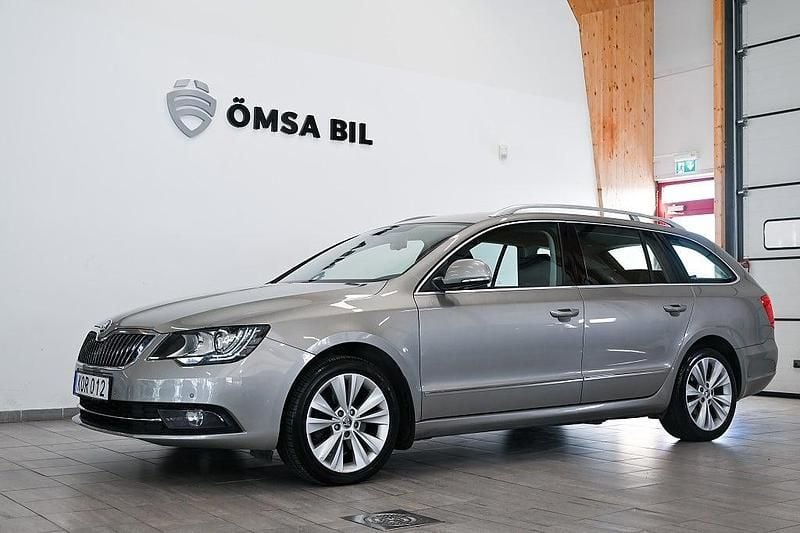 Brun Begagnad 2015 Skoda Superb Business Line Kombi | 129 800 kr (Marknadspris) - Bild 1/4
