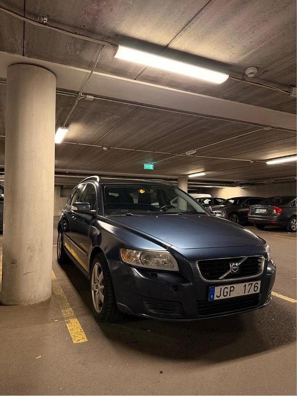 Blå Begagnad 2008 Volvo V50 Kombi | 27 000 kr (Bra pris) - Bild 1/4