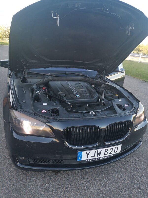 Svart Begagnad 2011 BMW 740 Sedan | 145 000 kr - Bild 1/4