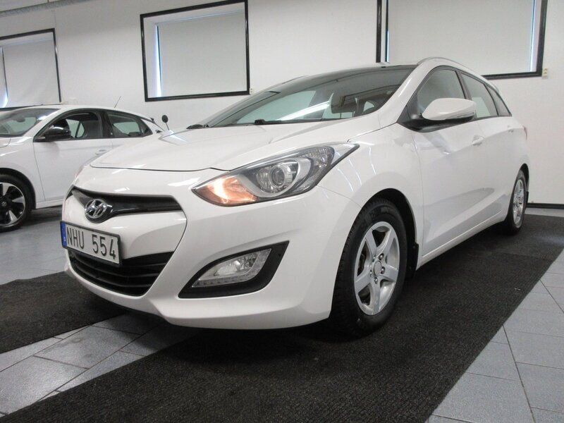 Vit Begagnad 2013 Hyundai i30 Kombi | 57 500 kr (Marknadspris) - Bild 1/4