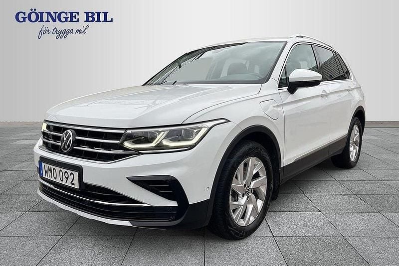 Vit Begagnad 2022 VW Tiguan SUV | 299 000 kr (Bra pris) - Bild 1/3