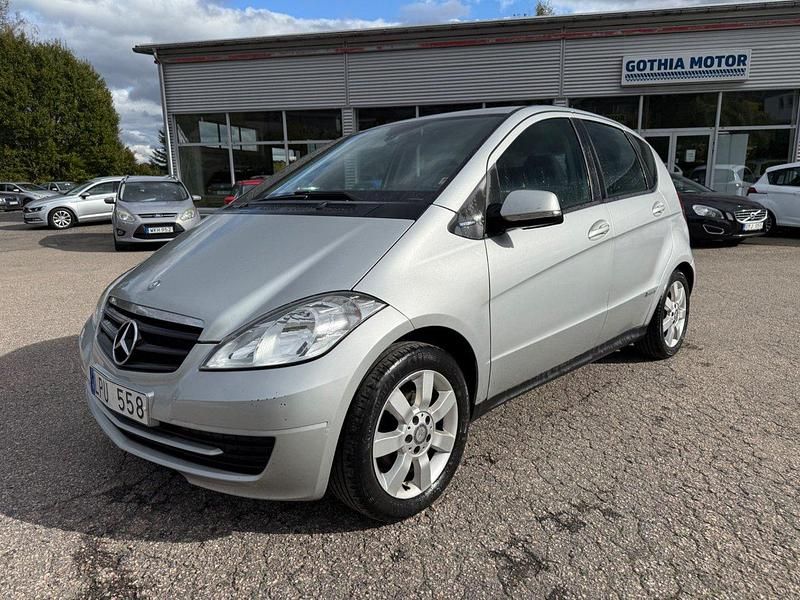 Silver Begagnad 2011 Mercedes A160 Classic Halvkombi | 33 900 kr (Marknadspris) - Bild 1/1