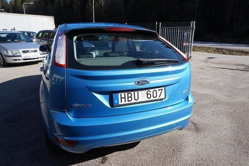 Begagnad Ford Focus 125 HK (91 kW) 2008 Blå Halvkombi