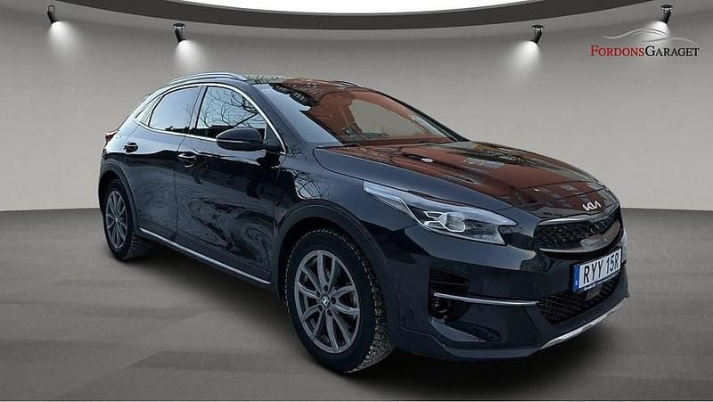 Svart Begagnad 2022 Kia XCeed SUV | 279 900 kr (Marknadspris) - Bild 1/4