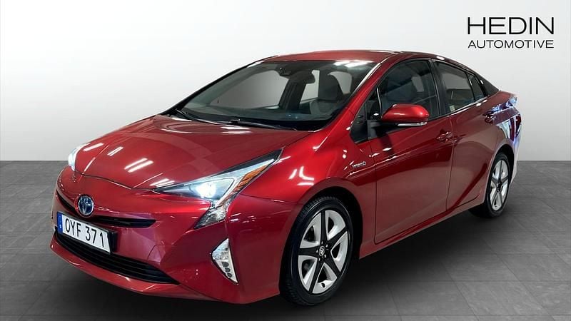 Röd (red) Begagnad 2017 Toyota Prius Halvkombi | 184 900 kr (Marknadspris) - Bild 1/4