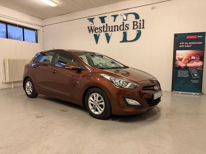 Brun Begagnad 2013 Hyundai i30 Sport Halvkombi | 59 900 kr (Marknadspris) - Bild 1/4