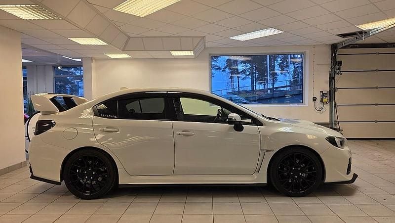 Begagnad Subaru WRX STI 301 HK (221 kW) 2013 Vit Sedan