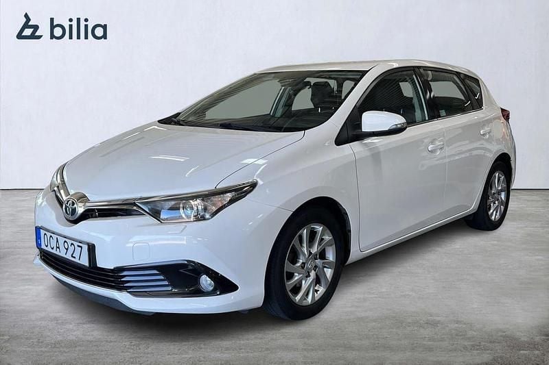 Vit Begagnad 2016 Toyota Auris Halvkombi | 149 900 kr (Marknadspris) - Bild 1/4