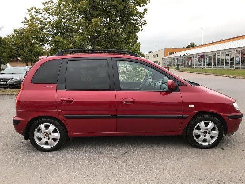 Begagnad Hyundai Matrix 122 HK (89 kW) 2004 Röd Minibuss
